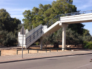 يافا: البلدية ستغلق شارع "هنرخ هينه" لهدم جسر المشاة وتنفيذ اعمال صيانة